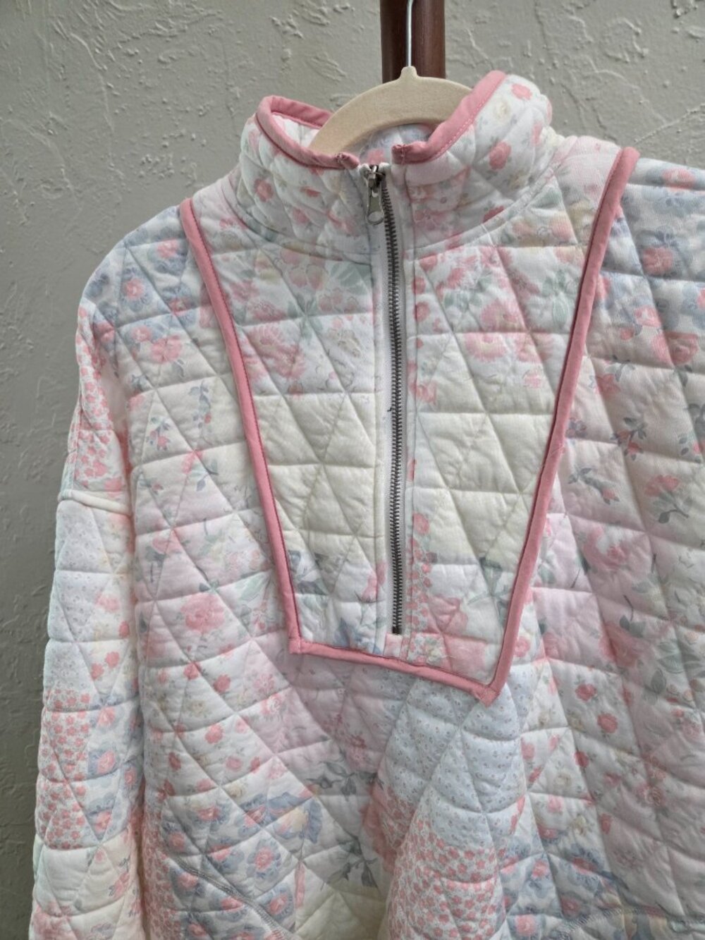 T83. Quilted Floral Print‎ Pullover - Picture 5 of 7